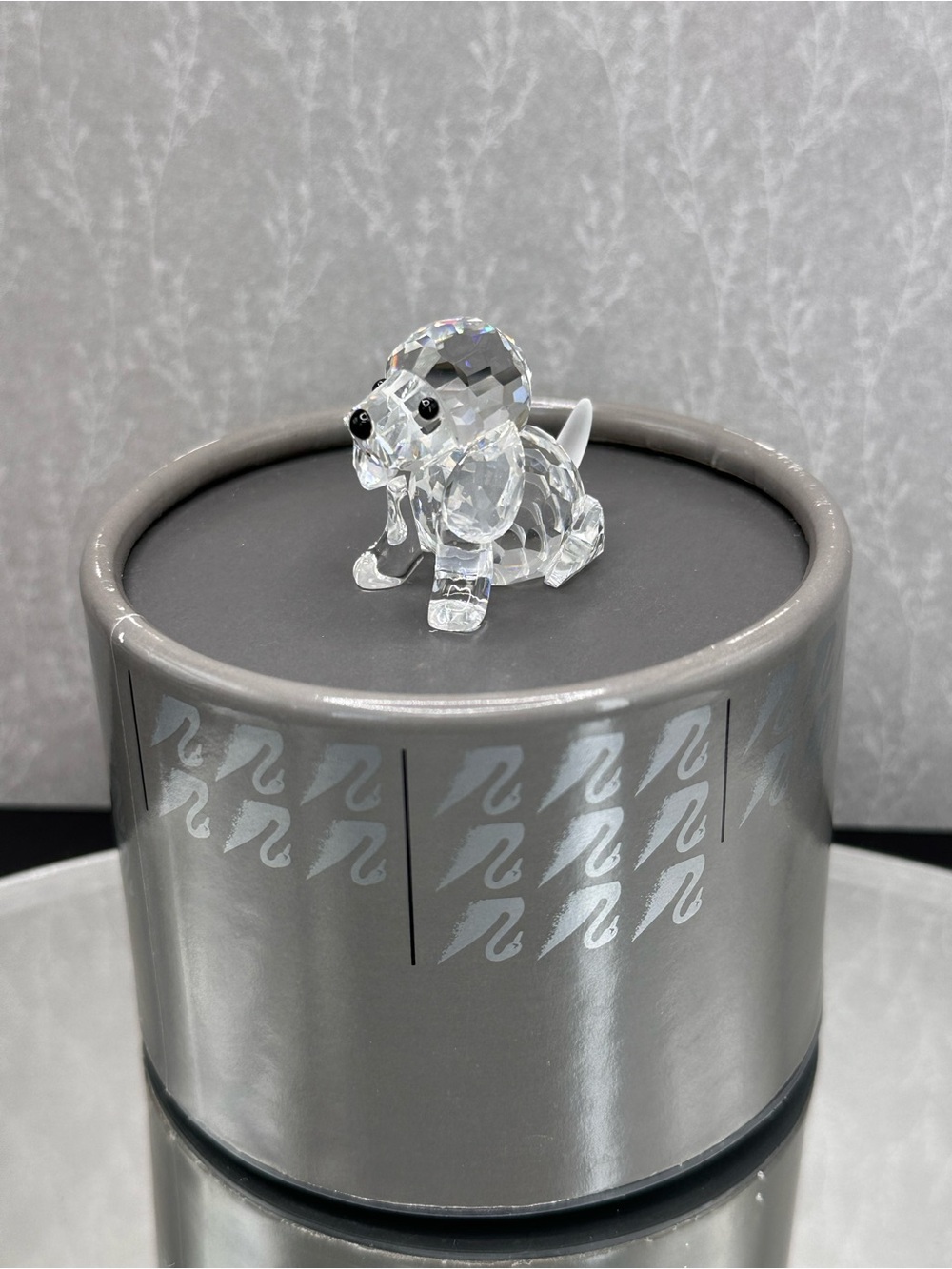 Swarovski crystal figurines collectables retired - Sitting beagle with box